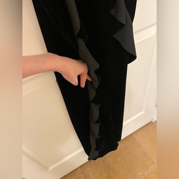 NWT Zara Black Velvet Jumpsuit Ruffle Pleated Full Length Cap Sleeve Zippered XS - Picture 6 of 8